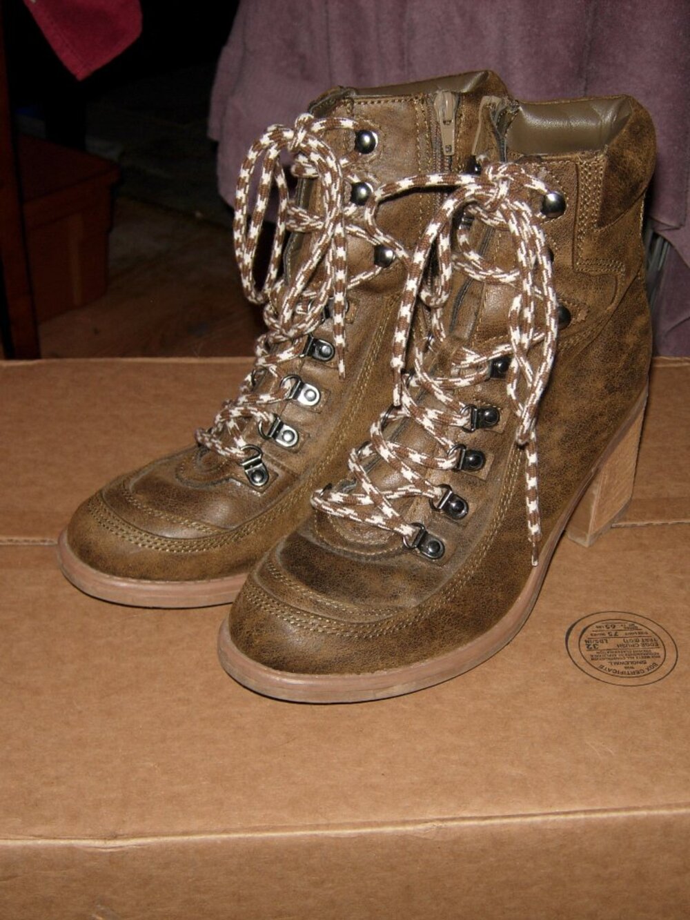 Carlos Santana Ardent Lace Up Side Zip Lug Sole Boot 8.5